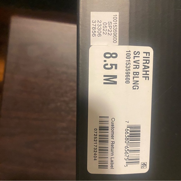 Inc brand - Silver shoes 4 inches great quality size 81/2 - Picture 2 of 4